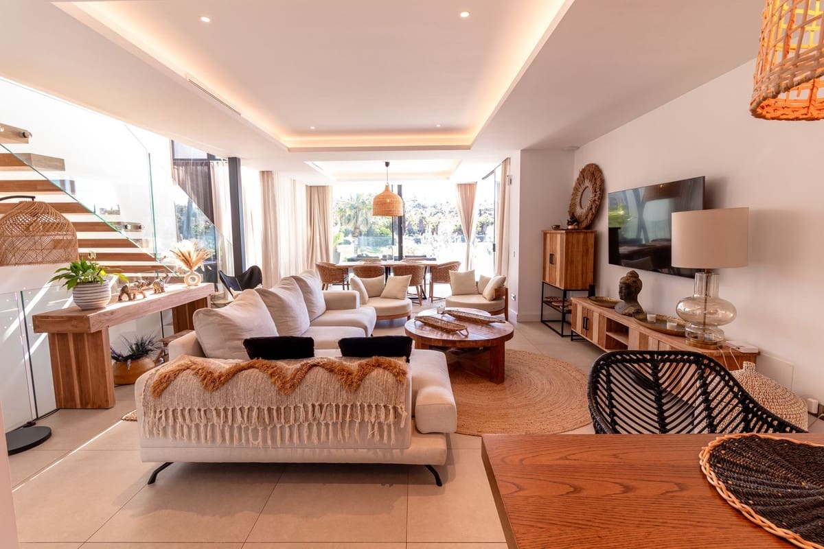 Chalet de 4 habitaciones en Atalaya-Isdabe en venta con garaje - 1.775.000 € (Ref: 9077370)