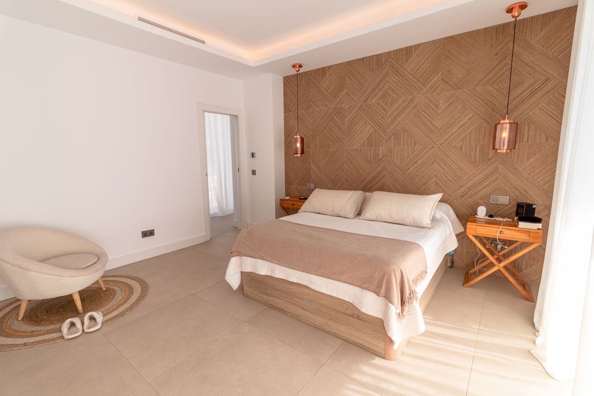 Chalet de 4 habitaciones en Atalaya-Isdabe en venta con garaje - 1.775.000 € (Ref: 9077370)