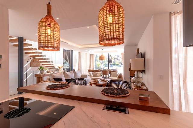 Chalet de 4 habitaciones en Atalaya-Isdabe, Estepona en venta con garaje - 1.775.000 € (Ref: 9077370)