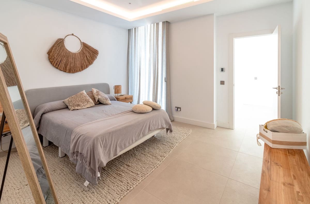 Chalet de 4 habitaciones en Atalaya-Isdabe en venta con garaje - 1.775.000 € (Ref: 9077370)