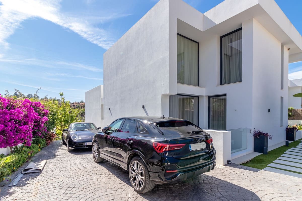 Chalet de 4 habitaciones en Atalaya-Isdabe en venta con garaje - 1.775.000 € (Ref: 9077370)