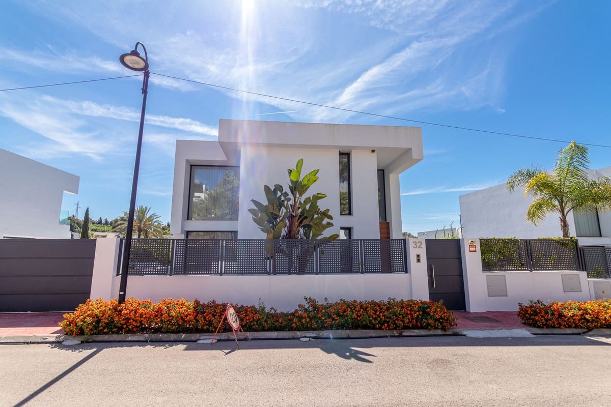 Chalet de 4 habitaciones en Atalaya-Isdabe en venta con garaje - 1.775.000 € (Ref: 9077370)