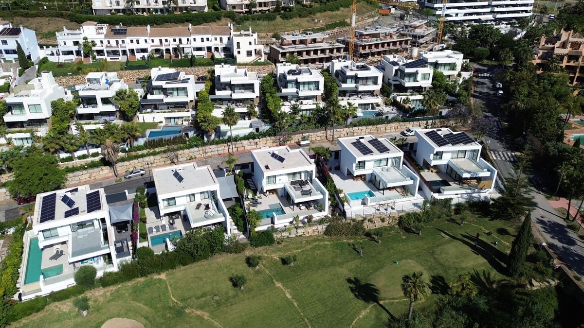 Chalet de 4 habitaciones en Atalaya-Isdabe en venta con garaje - 1.775.000 € (Ref: 9077370)