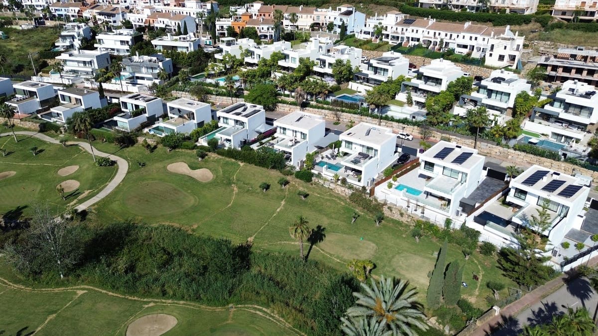 Chalet de 4 habitaciones en Atalaya-Isdabe en venta con garaje - 1.775.000 € (Ref: 9077370)