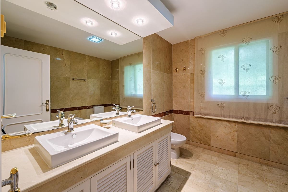 9 soveværelse Villa til salg i Benamara med garage - € 7.990.000 (Ref: 9077372)