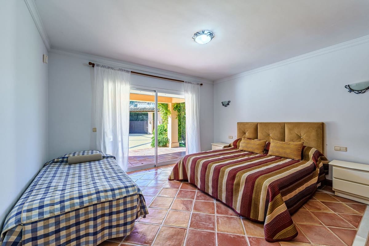 9 soveværelse Villa til salg i Benamara med garage - € 7.990.000 (Ref: 9077372)