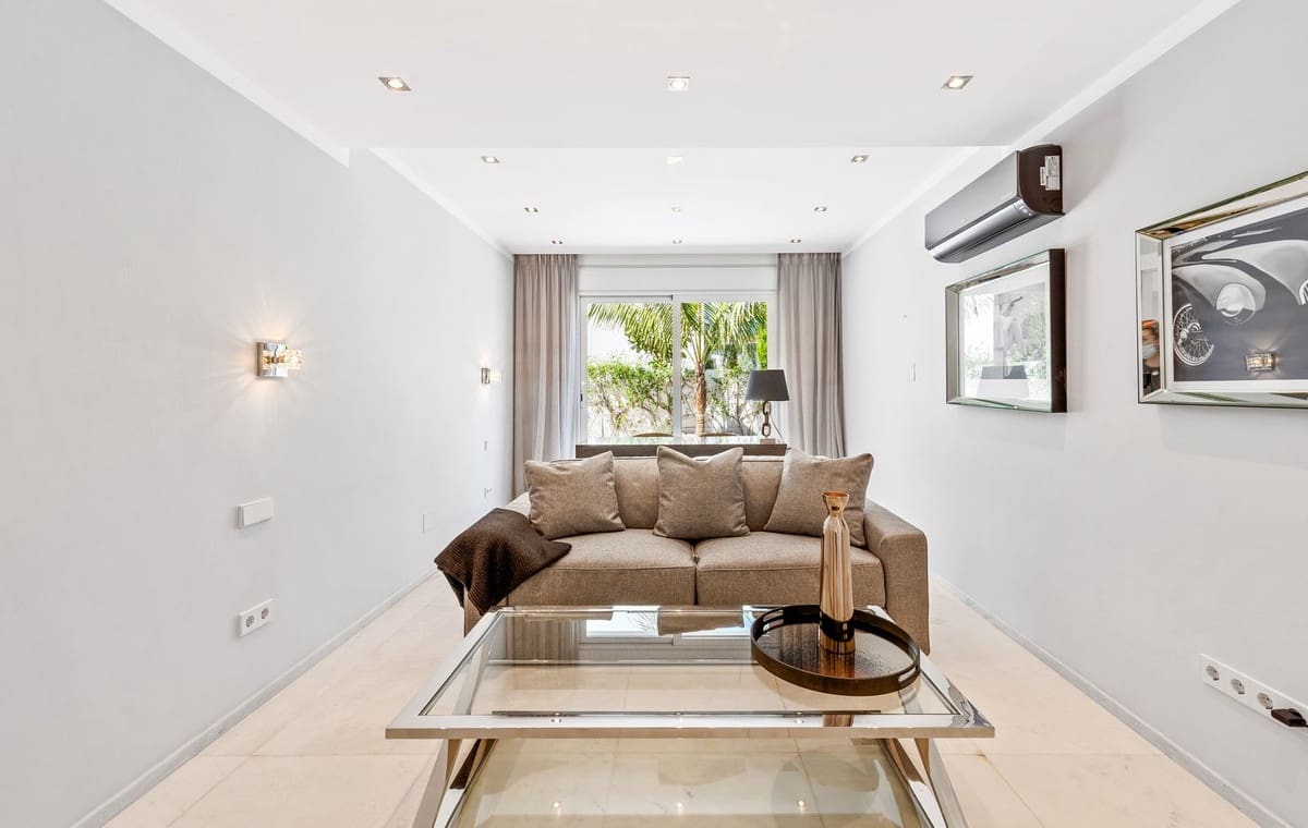 Chalet de 7 habitaciones en El Paraiso en venta - 3.799.000 € (Ref: 9077374)
