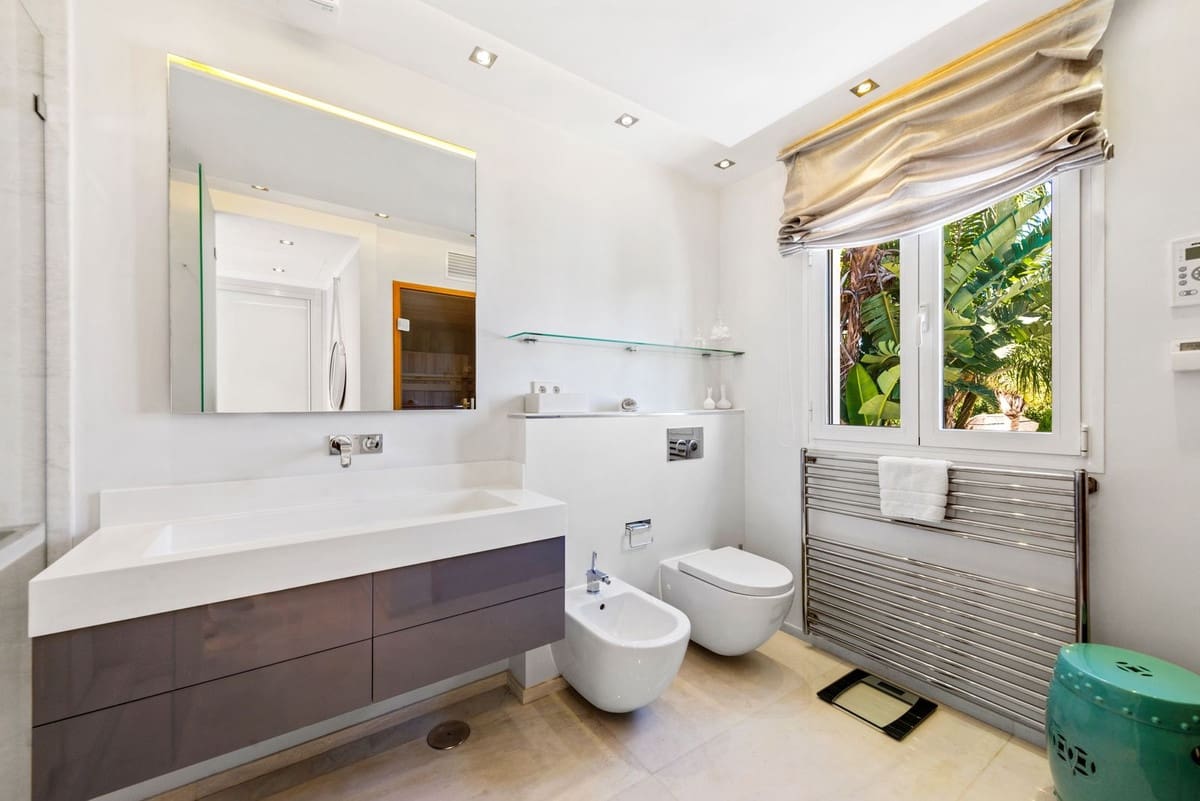 Chalet de 7 habitaciones en El Paraiso en venta - 3.799.000 € (Ref: 9077374)