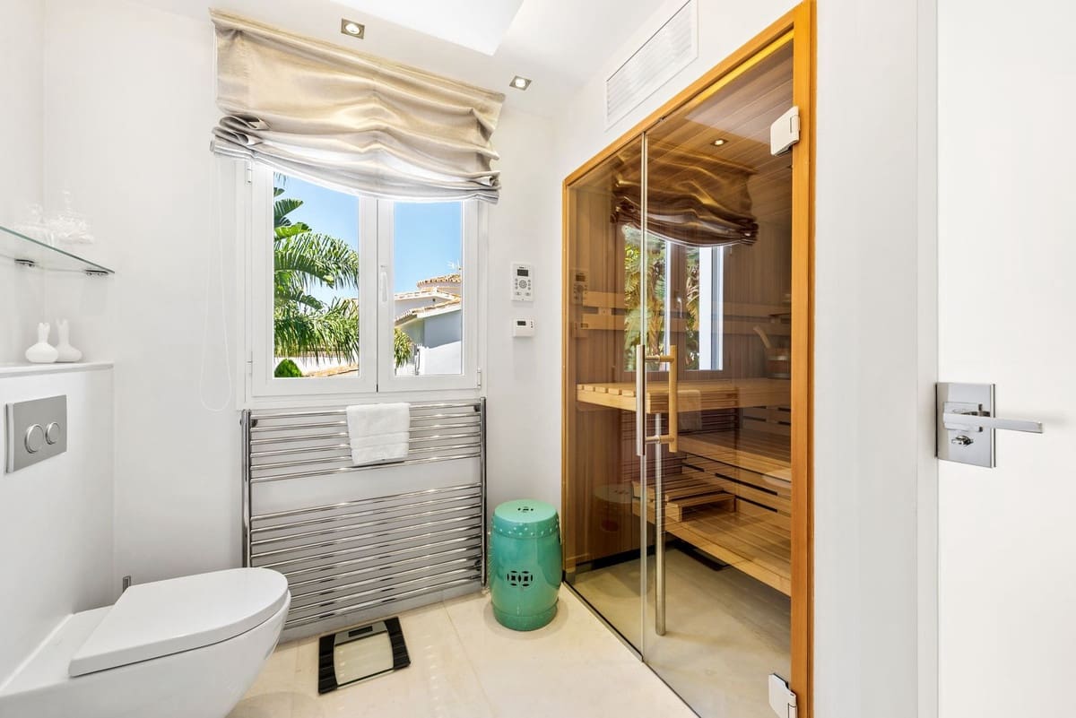 Chalet de 7 habitaciones en El Paraiso en venta - 3.799.000 € (Ref: 9077374)