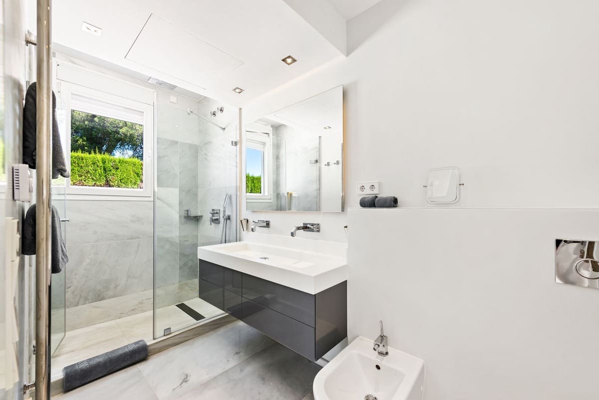 Chalet de 7 habitaciones en El Paraiso en venta - 3.799.000 € (Ref: 9077374)