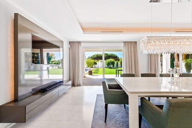 Chalet de 7 habitaciones en El Paraiso, Estepona en venta - 3.799.000 € (Ref: 9077374)