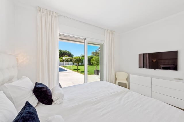Chalet de 7 habitaciones en El Paraiso, Estepona en venta - 3.799.000 € (Ref: 9077374)