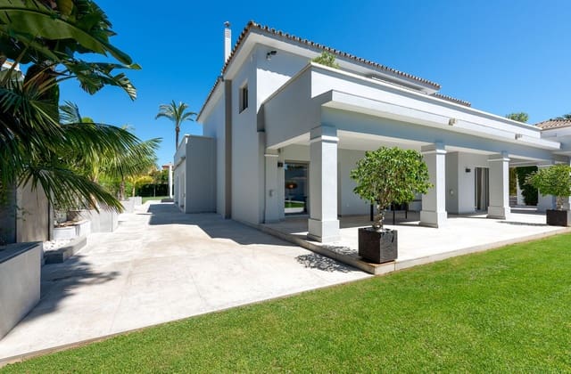 Chalet de 7 habitaciones en El Paraiso, Estepona en venta - 3.799.000 € (Ref: 9077374)