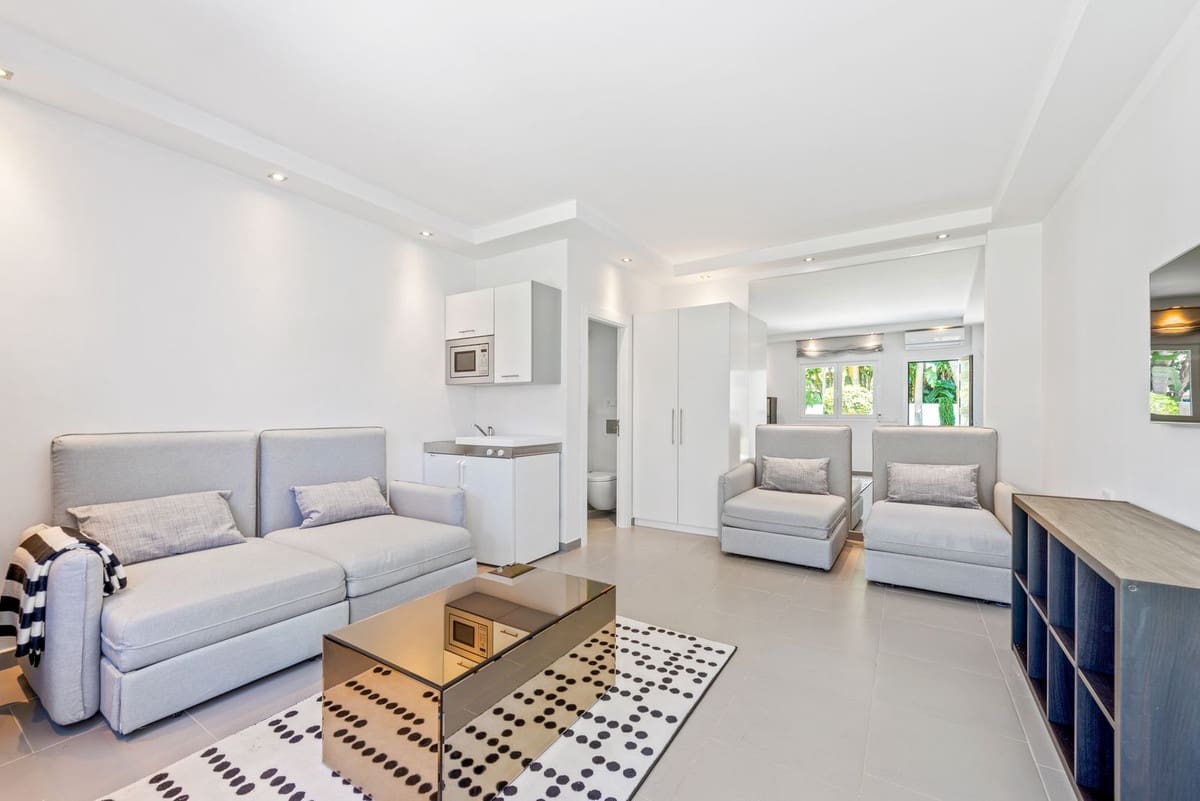 Chalet de 7 habitaciones en El Paraiso en venta - 3.799.000 € (Ref: 9077374)