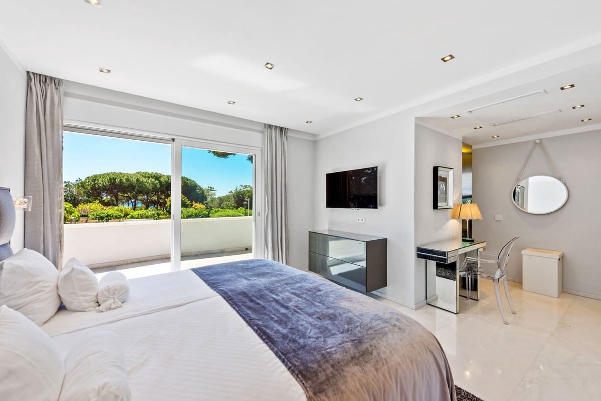 Chalet de 7 habitaciones en El Paraiso en venta - 3.799.000 € (Ref: 9077374)