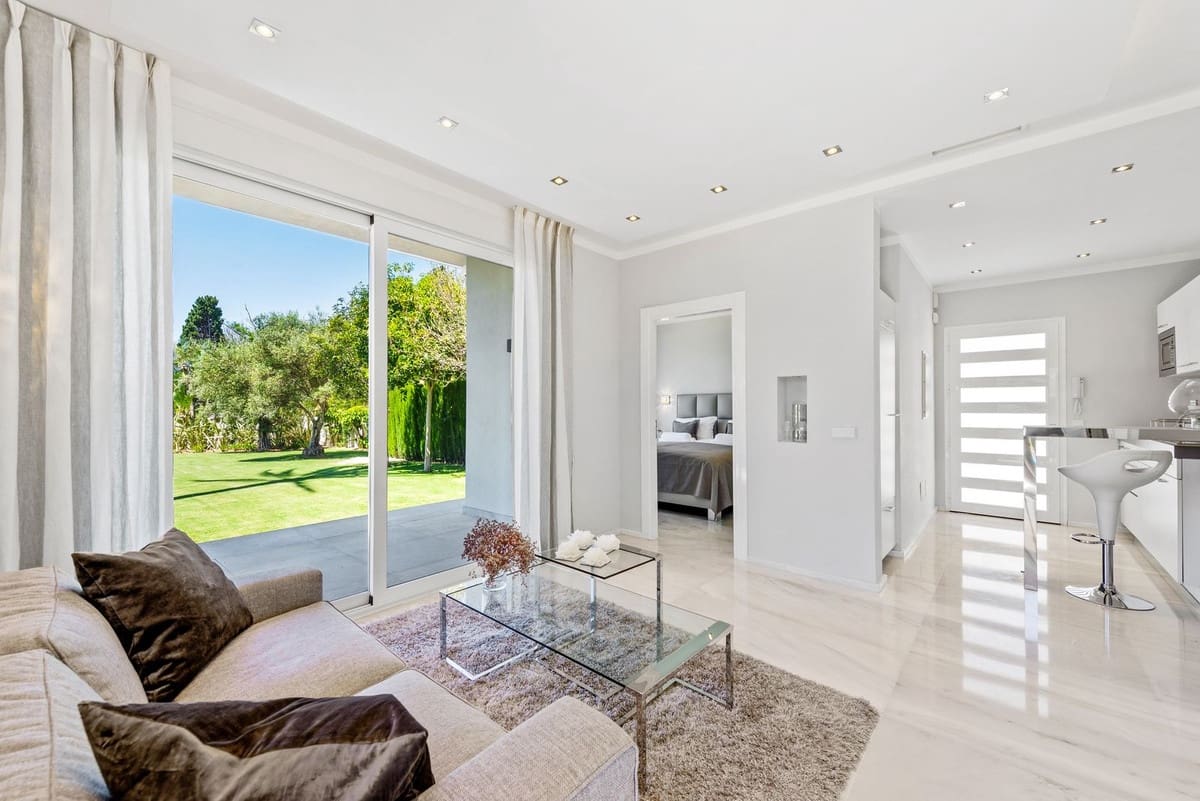 Chalet de 7 habitaciones en El Paraiso en venta - 3.799.000 € (Ref: 9077374)