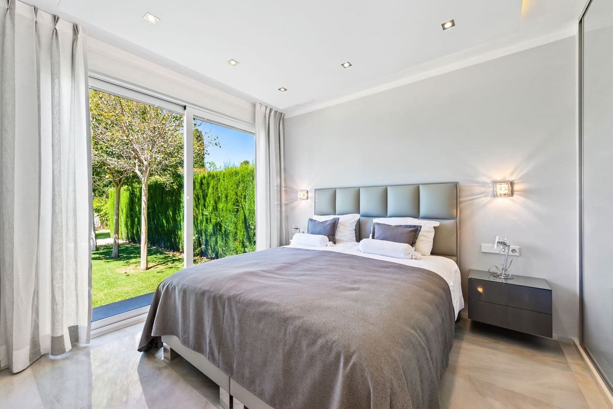 Chalet de 7 habitaciones en El Paraiso en venta - 3.799.000 € (Ref: 9077374)
