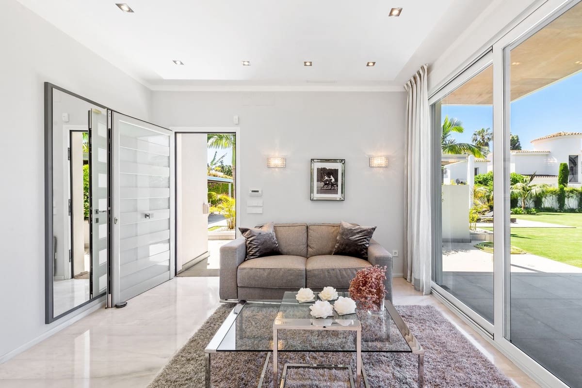 Chalet de 7 habitaciones en El Paraiso en venta - 3.799.000 € (Ref: 9077374)