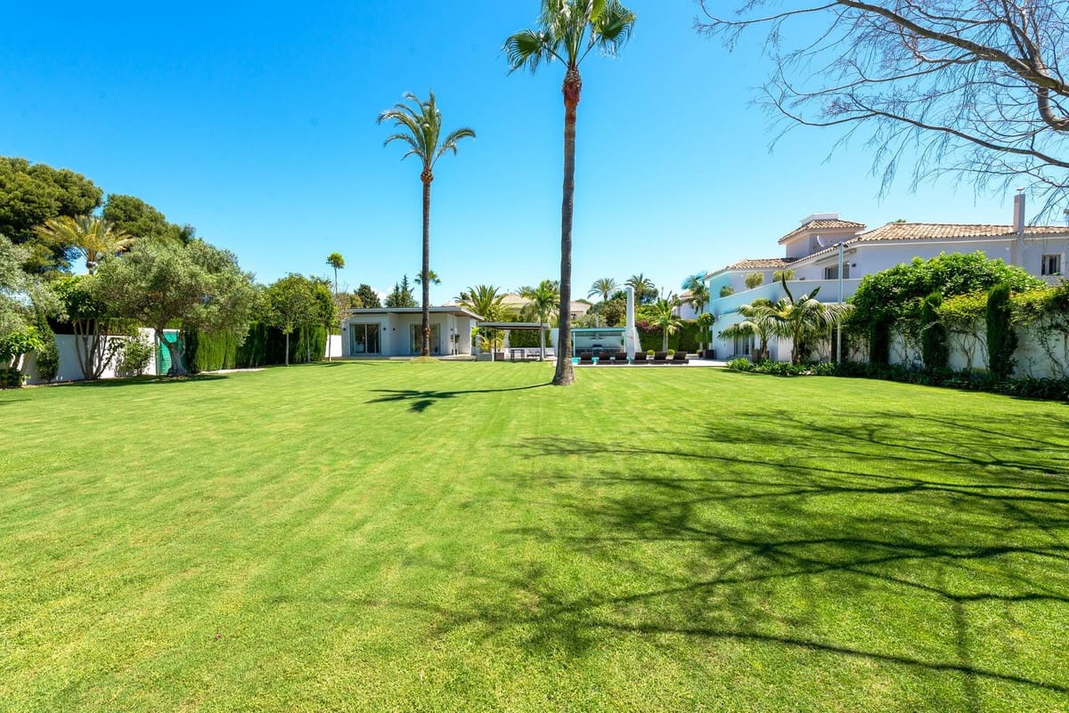 Chalet de 7 habitaciones en El Paraiso en venta - 3.799.000 € (Ref: 9077374)
