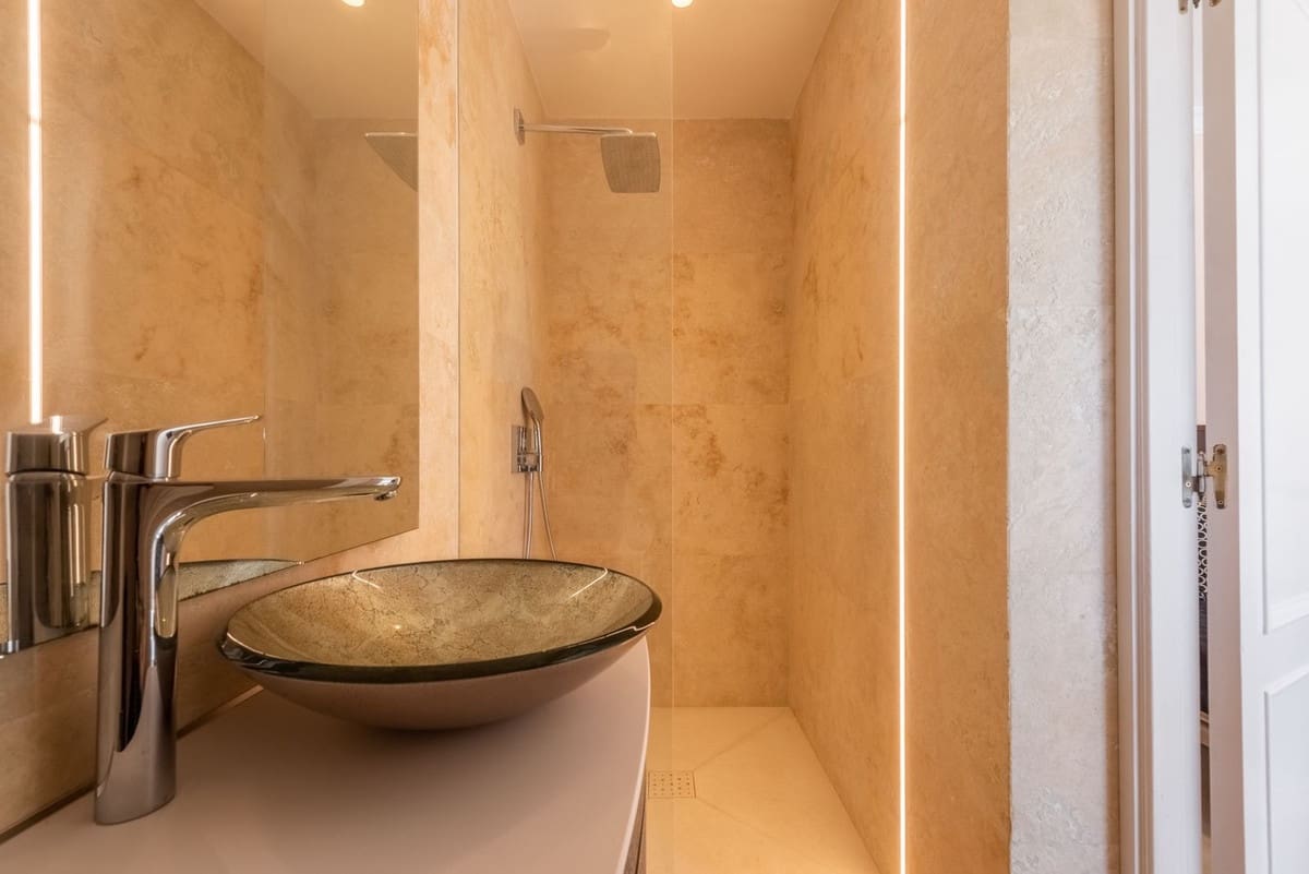 6 bedroom Villa for sale in Estepona with garage - € 2,995,000 (Ref: 9077375)