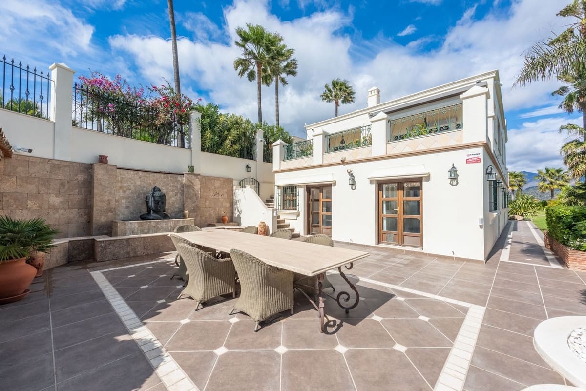 Chalet de 6 habitaciones en Estepona en venta con garaje - 2.995.000 € (Ref: 9077375)