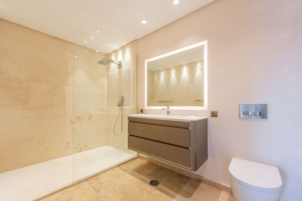 Chalet de 6 habitaciones en Estepona en venta con garaje - 2.995.000 € (Ref: 9077375)