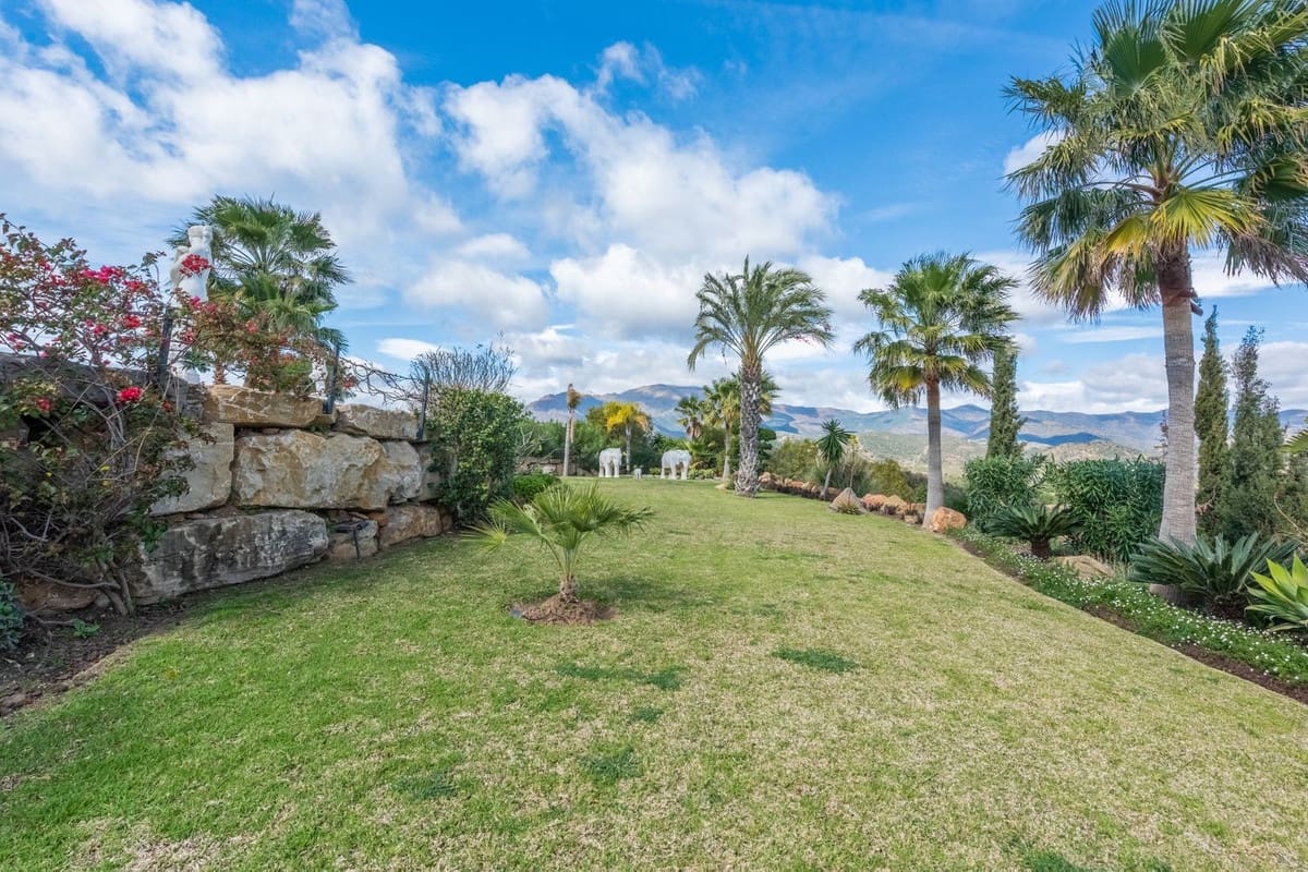 Chalet de 6 habitaciones en Estepona en venta con garaje - 2.995.000 € (Ref: 9077375)