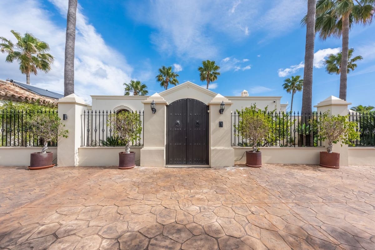Chalet de 6 habitaciones en Estepona en venta con garaje - 2.995.000 € (Ref: 9077375)