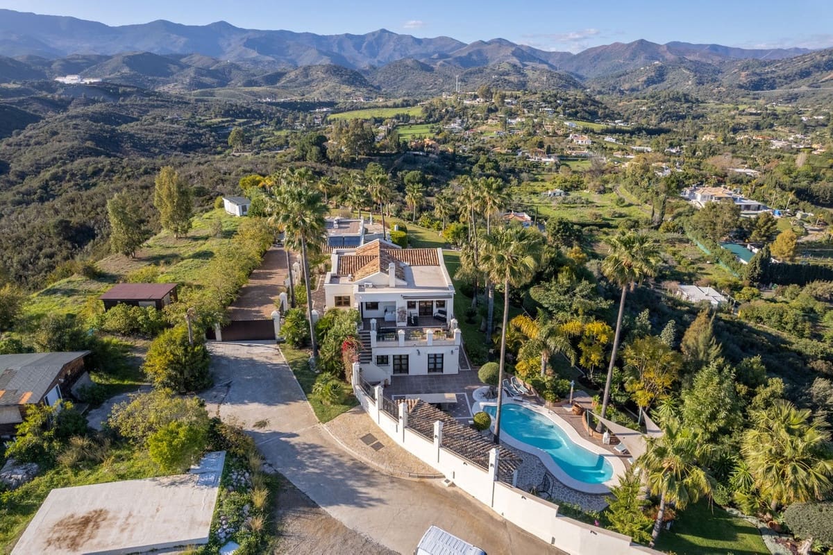 Chalet de 6 habitaciones en Estepona en venta con garaje - 2.995.000 € (Ref: 9077375)