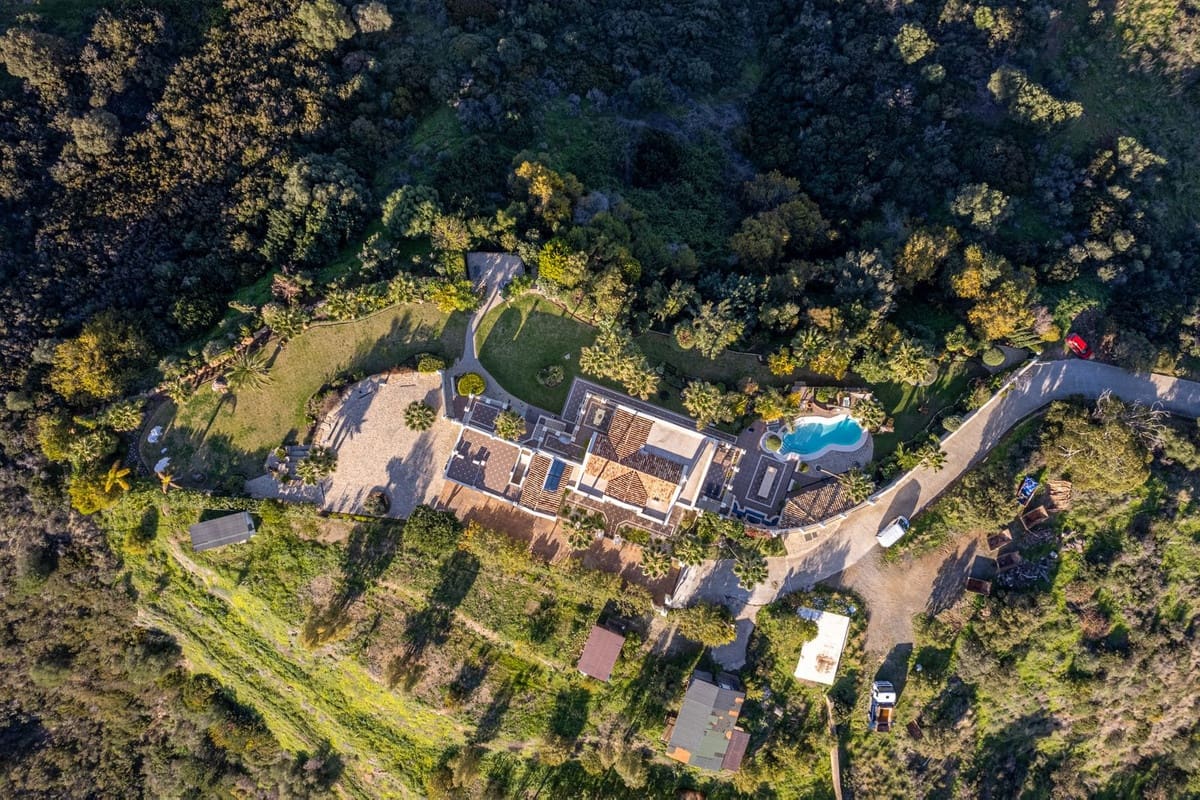 Chalet de 6 habitaciones en Estepona en venta con garaje - 2.995.000 € (Ref: 9077375)