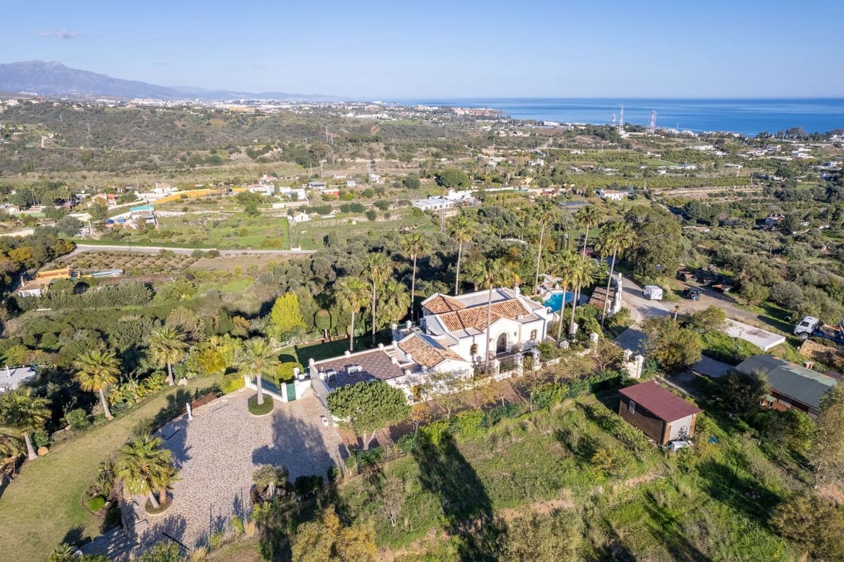 Chalet de 6 habitaciones en Estepona en venta con garaje - 2.995.000 € (Ref: 9077375)