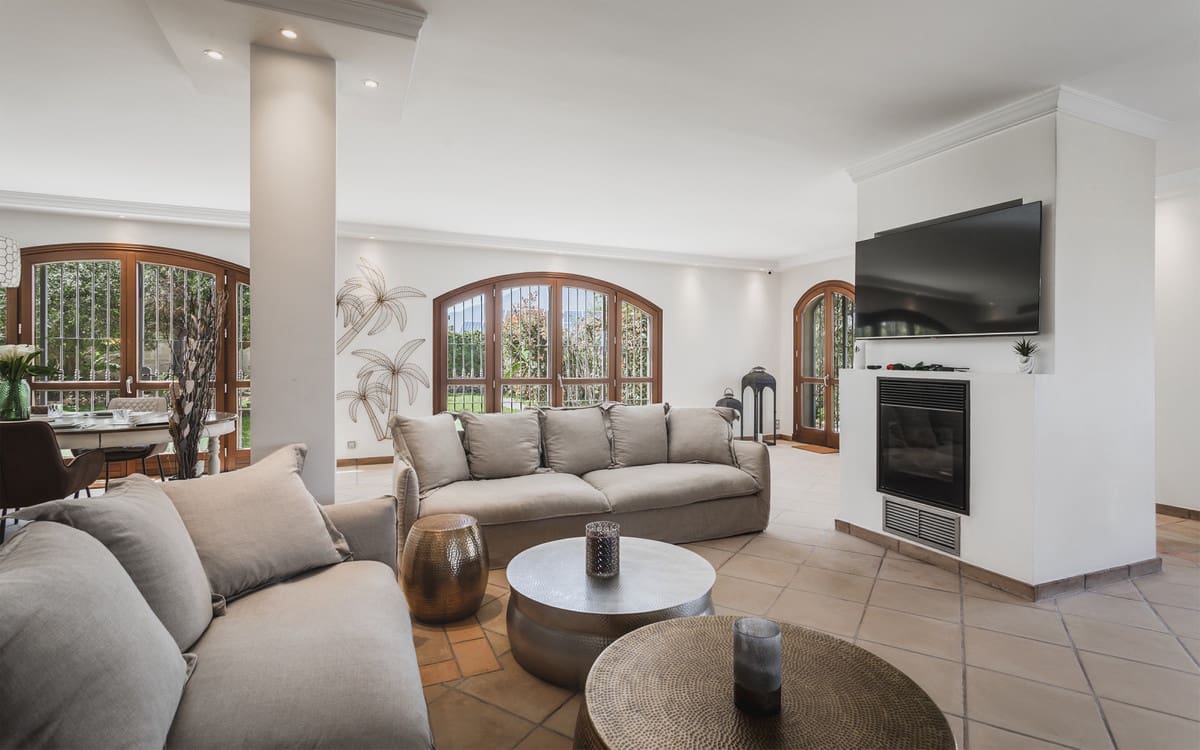 7 bedroom Villa for sale in Estepona with garage - € 2,900,000 (Ref: 9077376)