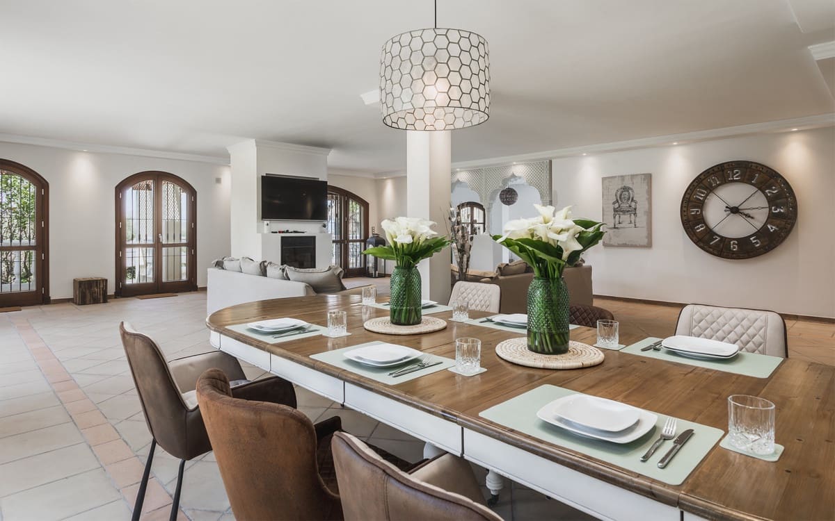 7 bedroom Villa for sale in Estepona with garage - € 2,900,000 (Ref: 9077376)