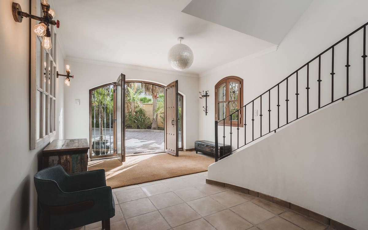 7 bedroom Villa for sale in Estepona with garage - € 2,900,000 (Ref: 9077376)