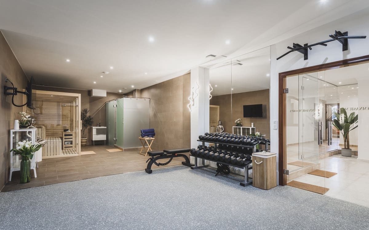 7 bedroom Villa for sale in Estepona with garage - € 2,900,000 (Ref: 9077376)