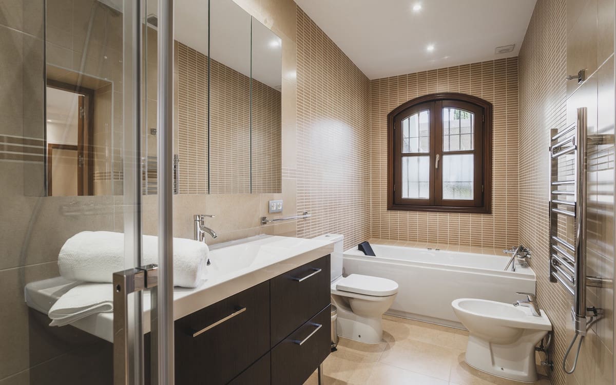 7 bedroom Villa for sale in Estepona with garage - € 2,900,000 (Ref: 9077376)