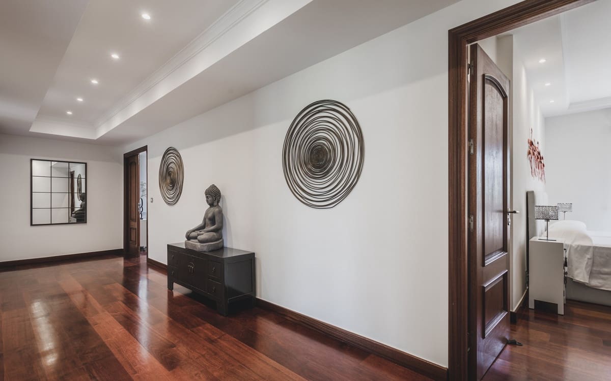 7 bedroom Villa for sale in Estepona with garage - € 2,900,000 (Ref: 9077376)