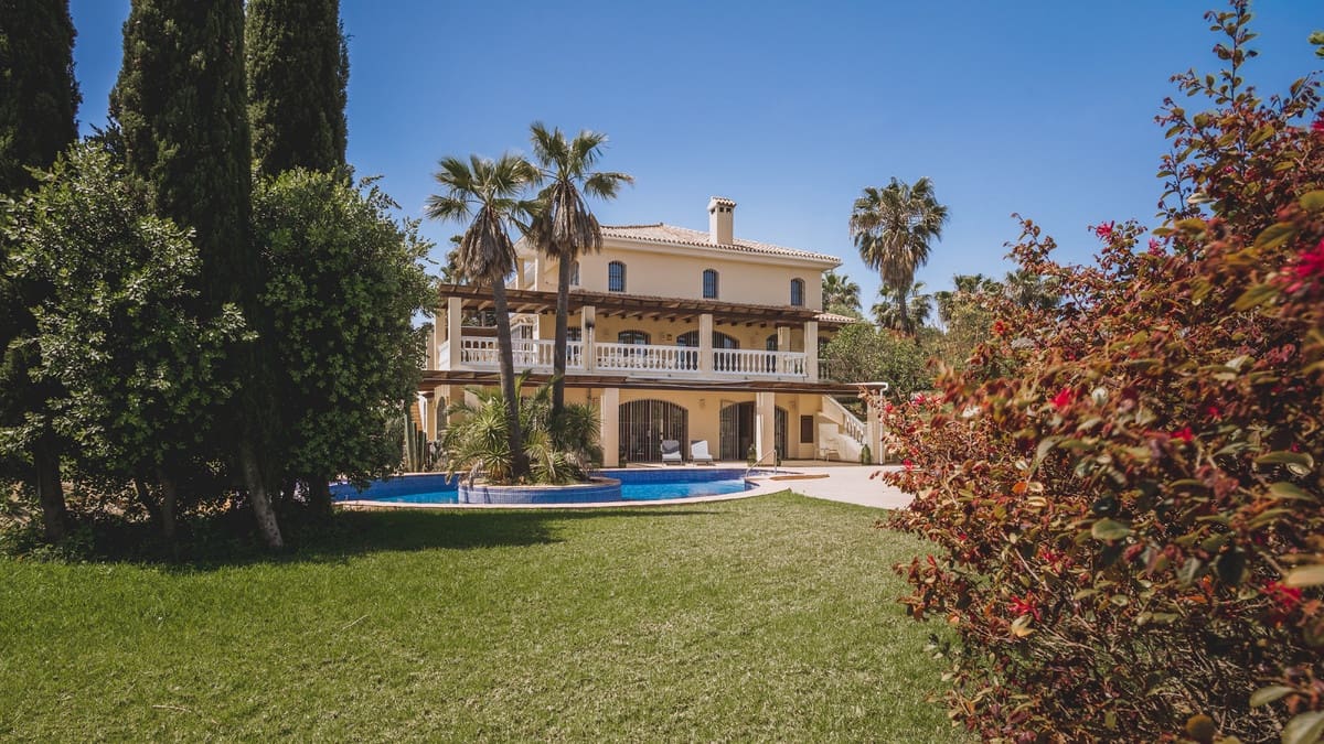 7 bedroom Villa for sale in Estepona with garage - € 2,900,000 (Ref: 9077376)