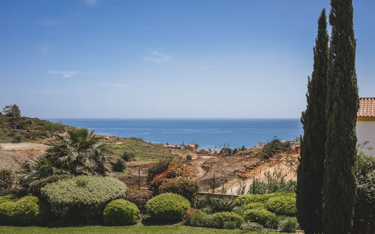 7 bedroom Villa for sale in Estepona with garage - € 2,900,000 (Ref: 9077376)