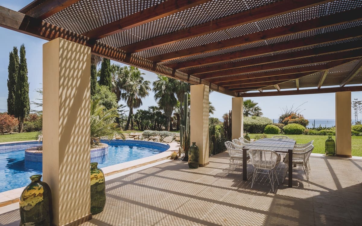 7 bedroom Villa for sale in Estepona with garage - € 2,900,000 (Ref: 9077376)
