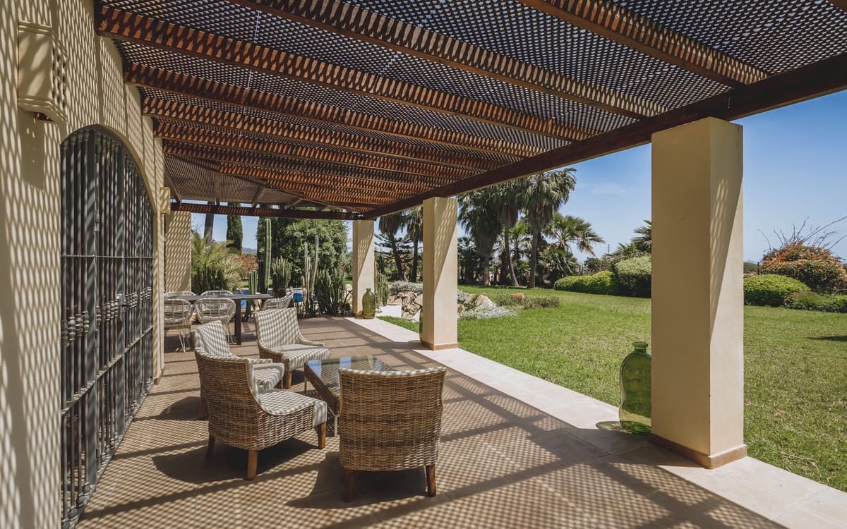 7 bedroom Villa for sale in Estepona with garage - € 2,900,000 (Ref: 9077376)