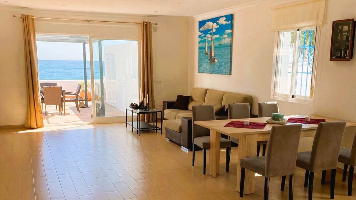 3 bedroom Villa for sale in Estepona - € 2,800,000 (Ref: 9077377)