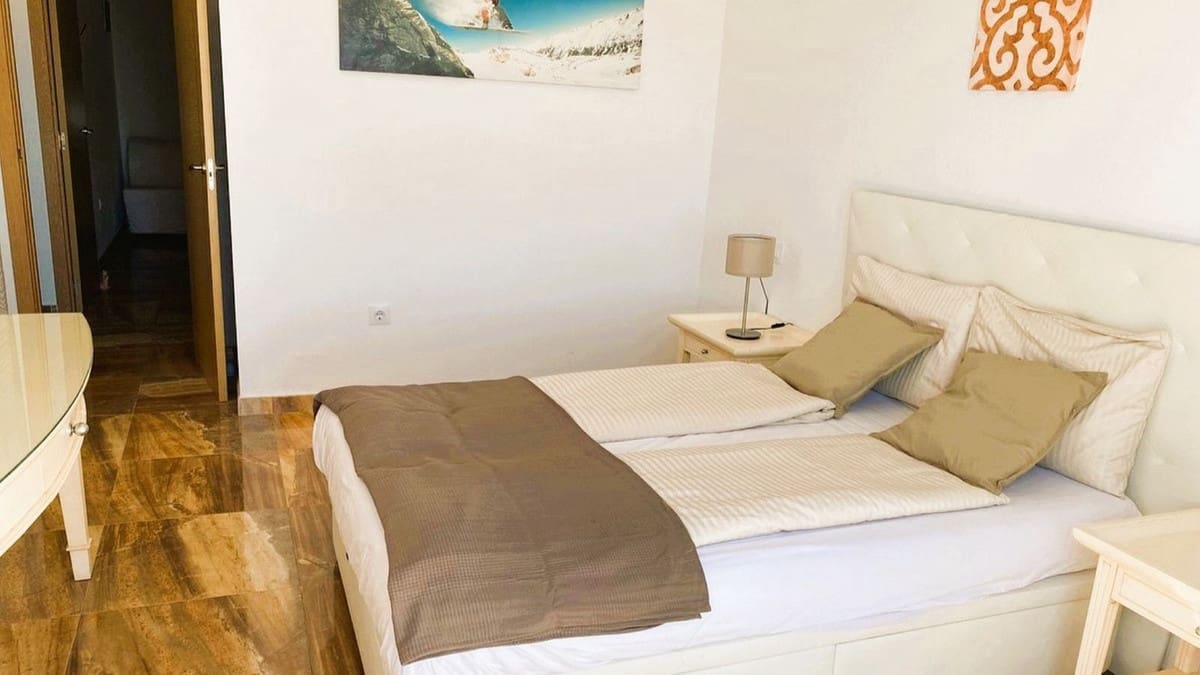 3 bedroom Villa for sale in Estepona - € 2,800,000 (Ref: 9077377)