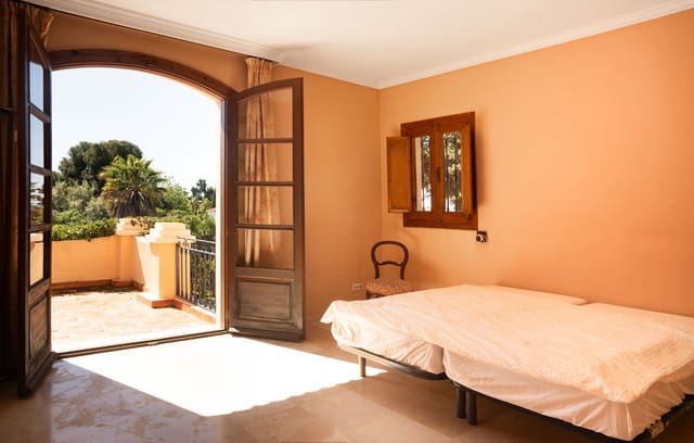 4 makuuhuone Huvila myytävänä paikassa El Paraiso, Estepona - 1 900 000 € (Ref: 9077382)