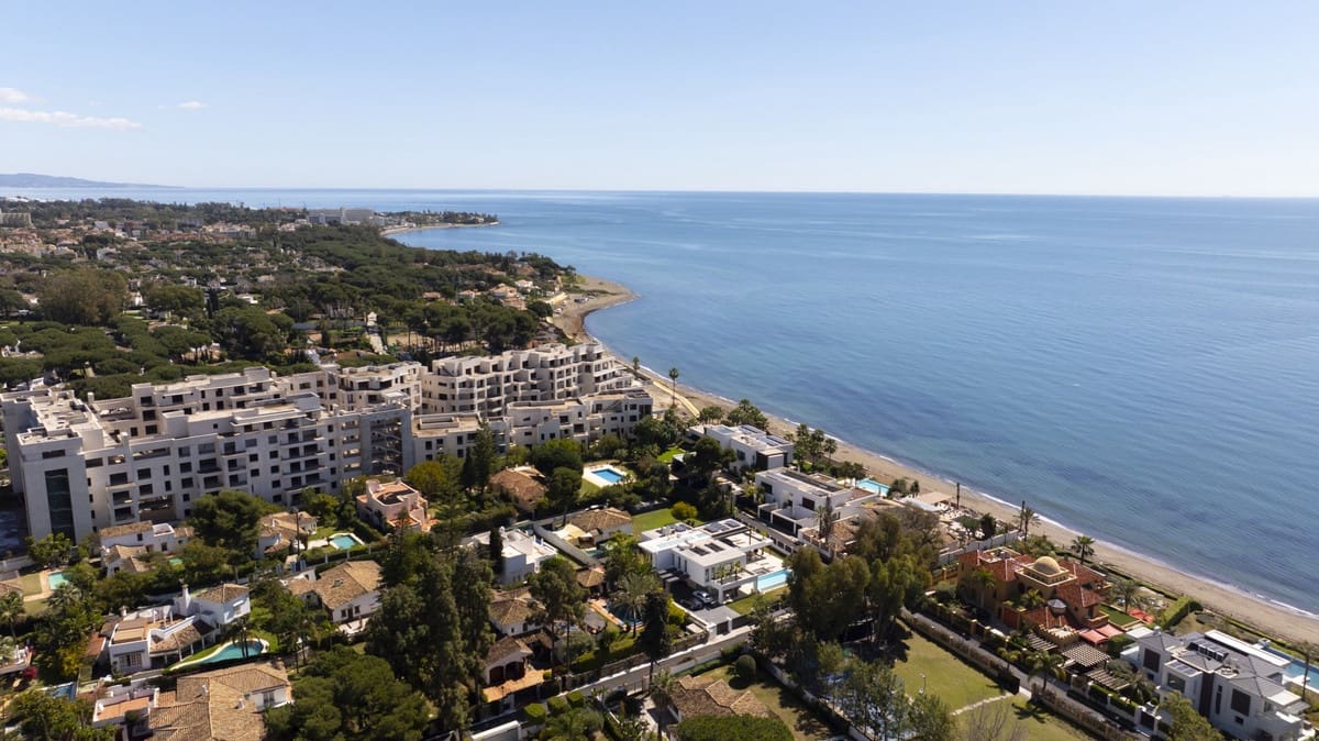 4 makuuhuone Huvila myytävänä paikassa El Paraiso - 1 900 000 € (Ref: 9077382)