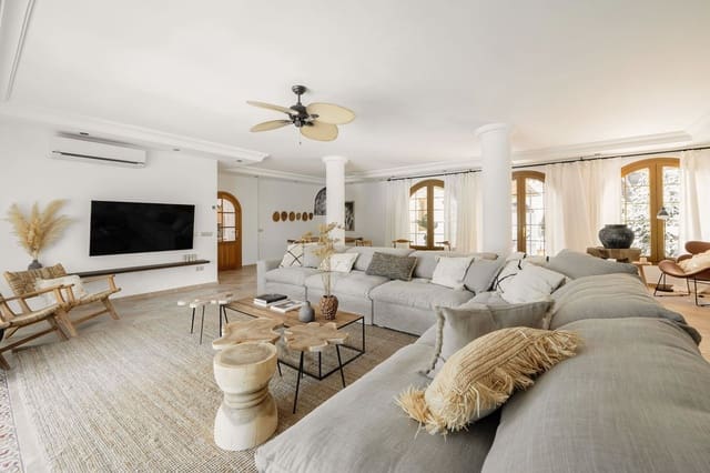 Chalet de 5 habitaciones en Cancelada, Estepona en venta - 1.950.000 € (Ref: 9077385)