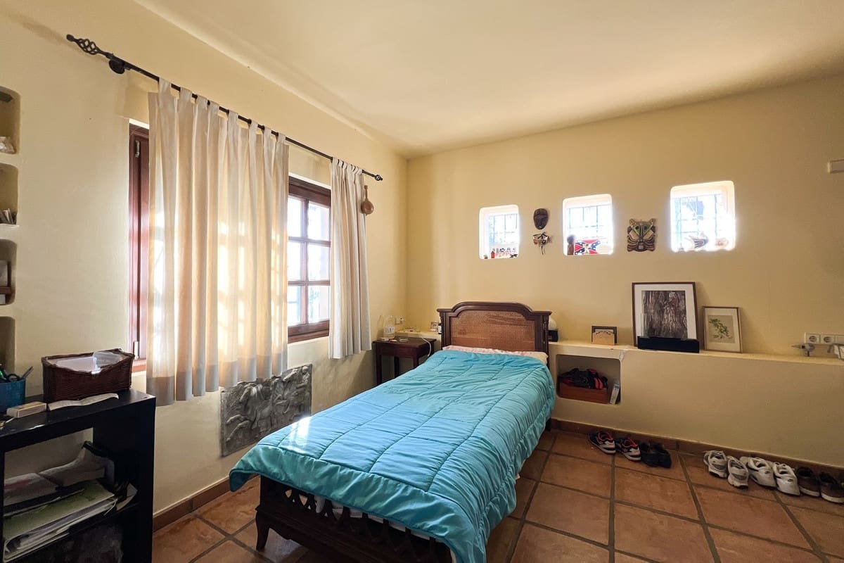 Chalet de 4 habitaciones en Estepona en venta - 1.800.000 € (Ref: 9077387)