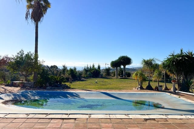 Chalet de 4 habitaciones en Estepona en venta - 1.800.000 € (Ref: 9077387)