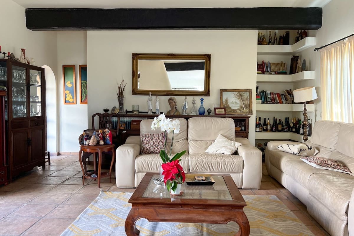Chalet de 4 habitaciones en Estepona en venta - 1.800.000 € (Ref: 9077387)