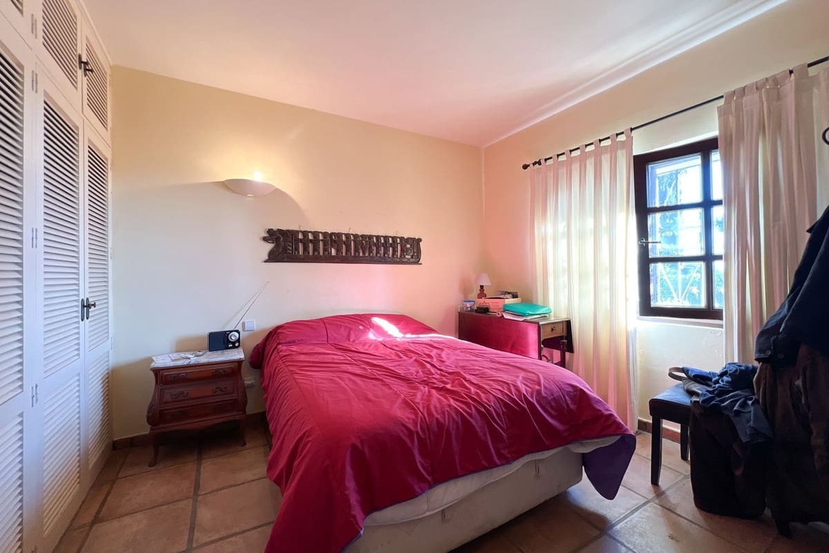 Chalet de 4 habitaciones en Estepona en venta - 1.800.000 € (Ref: 9077387)